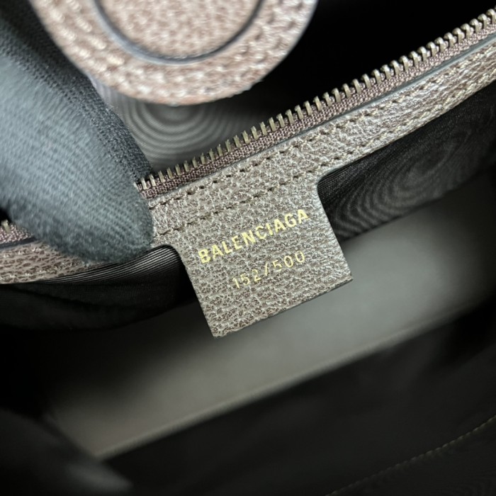 Handbag Gucci 680127 size 41.5x39.5x19.5