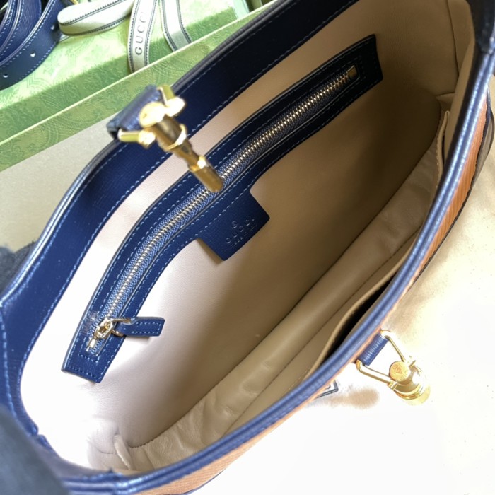  Handbag   Gucci  636706   size  28*19*4.5  cm
