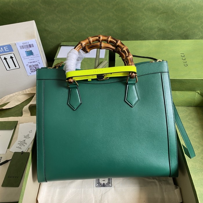  Handbag    Gucci   655658  size  35*30*14  cm