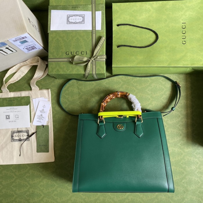  Handbag    Gucci   655658  size  35*30*14  cm