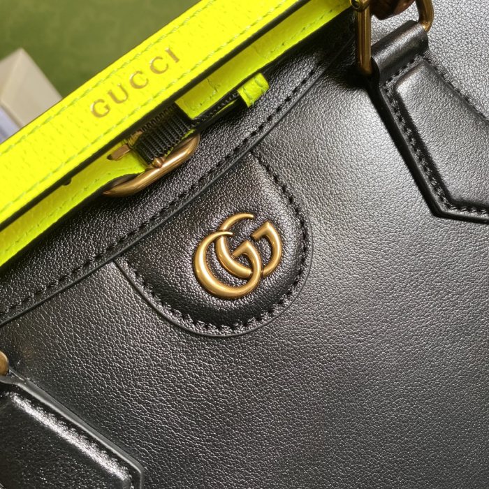  Handbag   Gucci   655658   size  35*30*14  cm