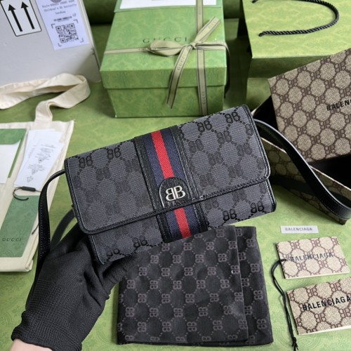 Handbag   Gucci  680131  size  18.8*10.9*3.3  cm