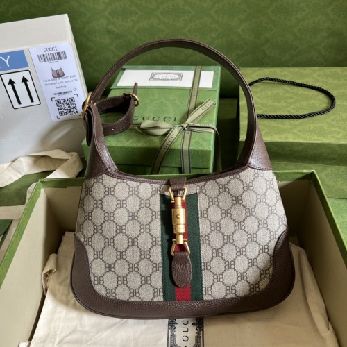  Handbag    Gucci  680118  size   28*19*4.5  cm