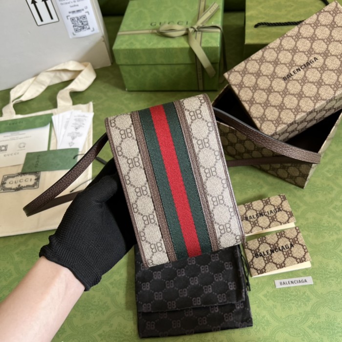  Handbag  Gucci   680130  size  11.7 x 17.8 x 3.6  cm
