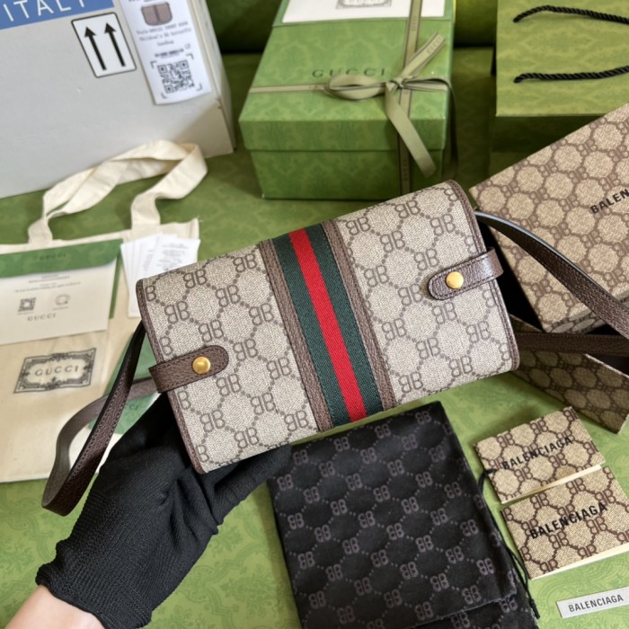  Handbag  Gucci  680131  size  18.8*10.9*3.3  cm