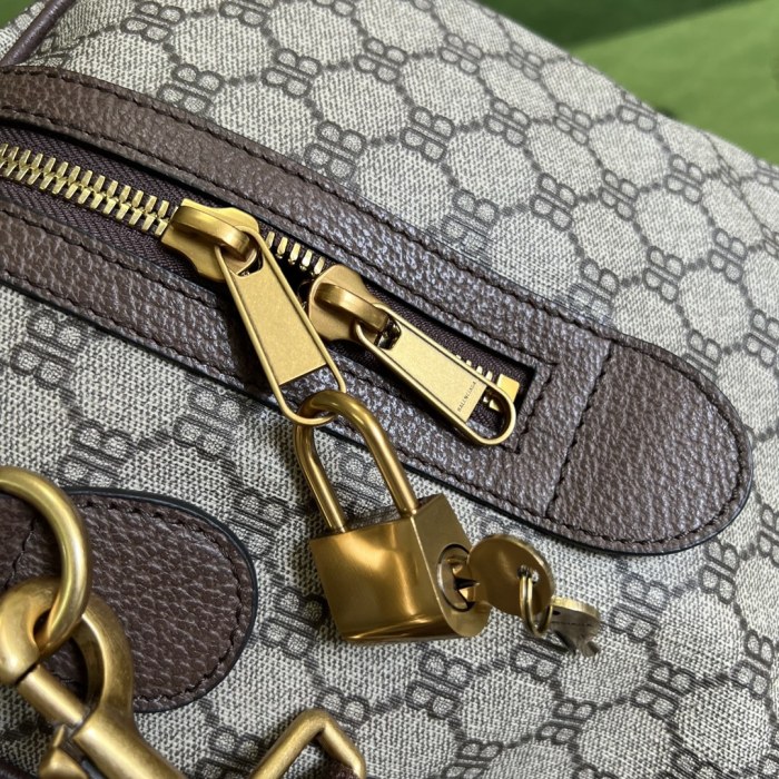  Handbag   Gucci   680124  size  44*27*24  cm