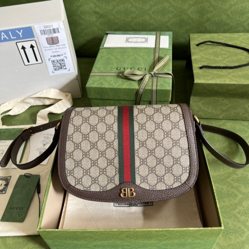  Handbag  Gucci  680121   size    25 x18x 9  cm  