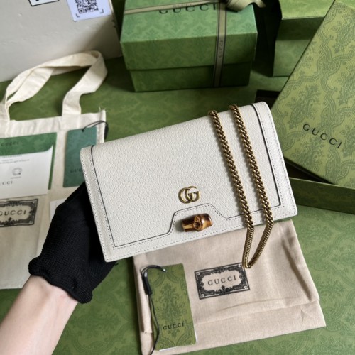  Handbag   Gucci  696817  size  19x 11x 5   cm