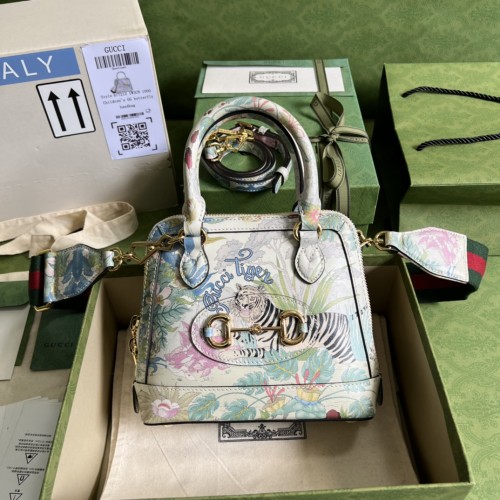  Handbag   Gucci  677212  size  20*19.5*7.5  cm