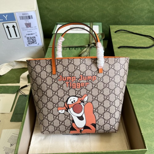  Handbag    Gucci  410812  size  21*20*10  cm 