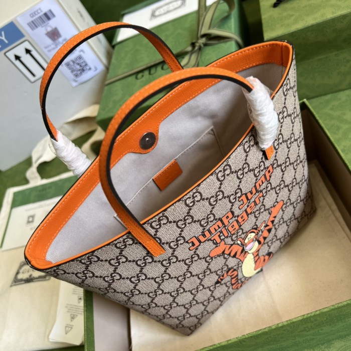  Handbag   Gucci  410812  size  21*20*10  cm