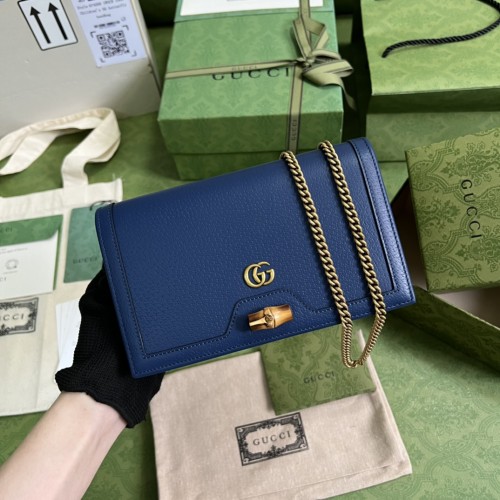  Handbag   Gucci  696817   size  19x 11x 5  cm