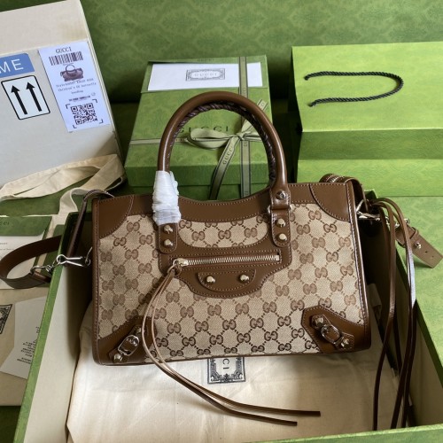  Handbag   Gucci  658598  size  30*12*20  cm