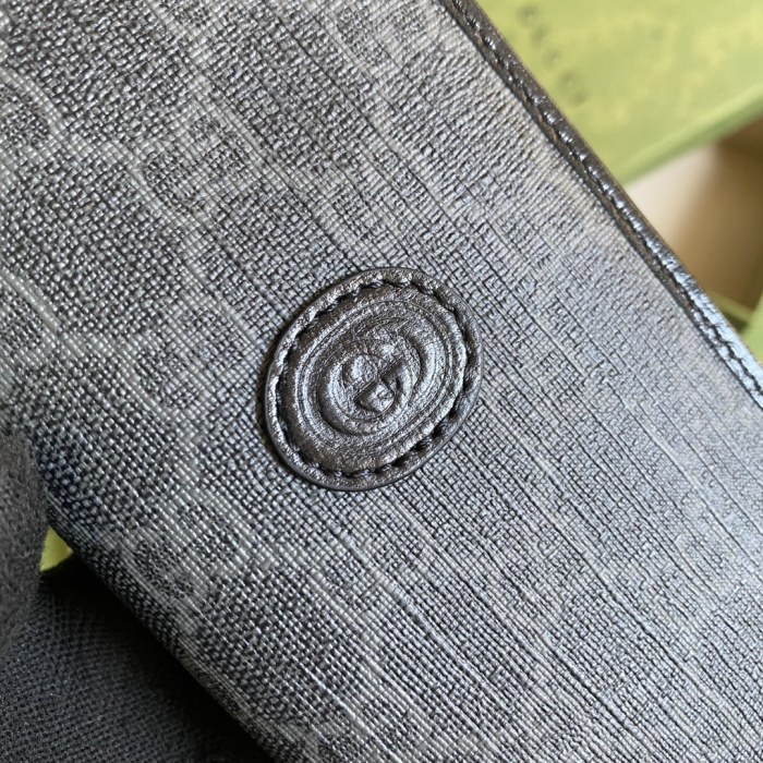  Handbag  Gucci 672947 size 9*17.5 cm