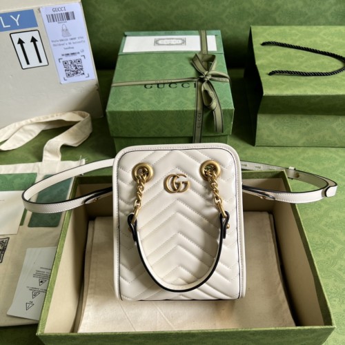 Handbag   Gucci  696123  size 16x19x7 cm