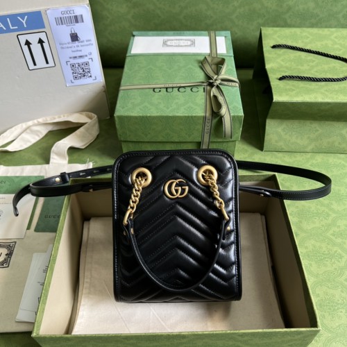  Handbag   Gucci  696123  size 16x19x7 cm