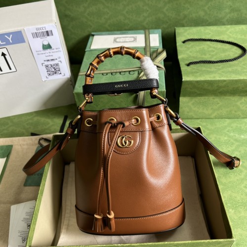  Handbag   Gucci   724667 size 19*30.5*6  cm