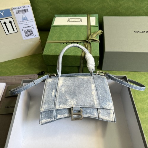  Handbag  Gucci 593546 size  23*15*10 cm