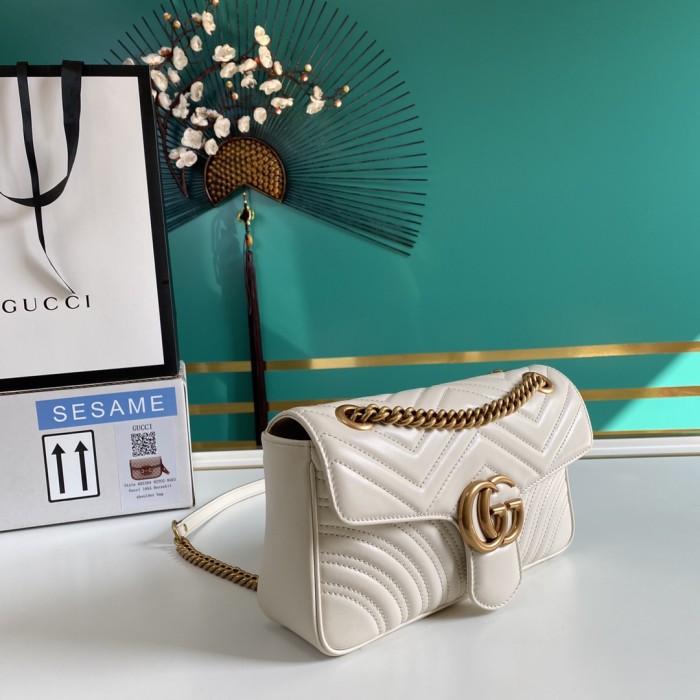 Handbag   Gucci  443497 size  26*15*7  cm