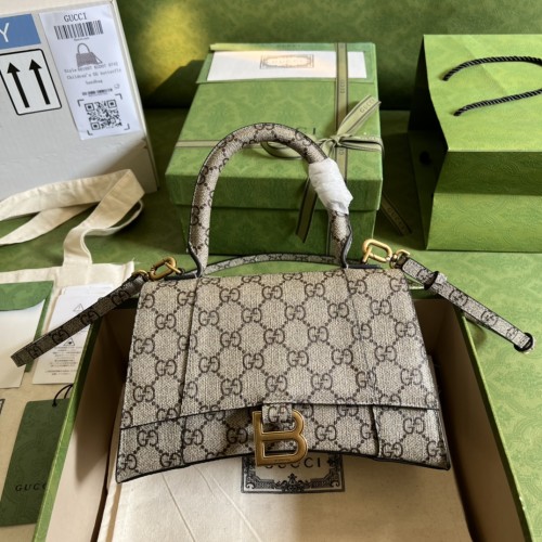  Handbag  Gucci  681697  size 22.5*14.5*10cm