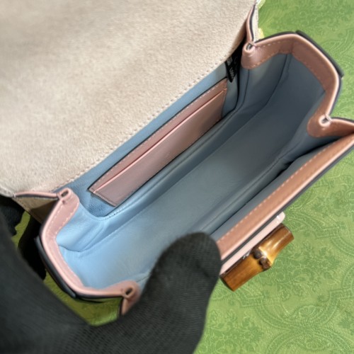  Handbag  Gucci 686864  size 17*12*7.5 cm