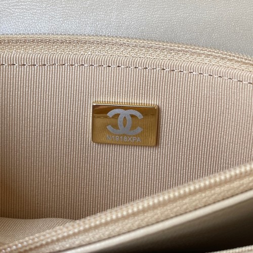  Handbag  Chanel size 19 cm