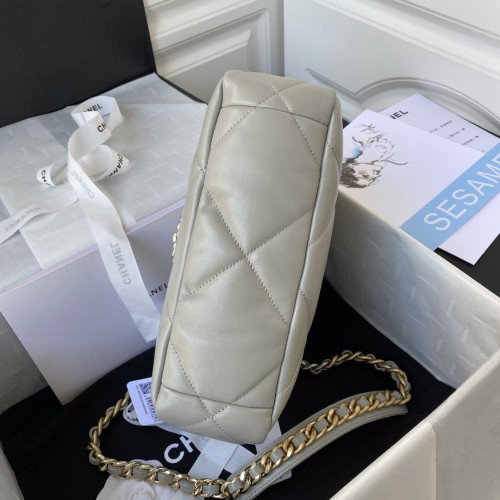  Handbag  Chanel size 26 cm