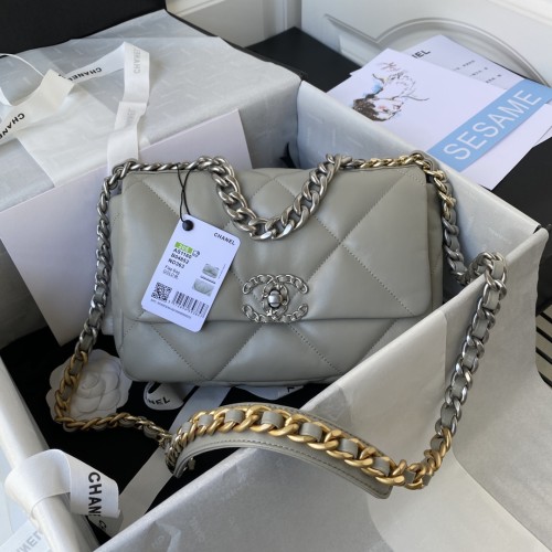  Handbag  Chanel size 26 cm
