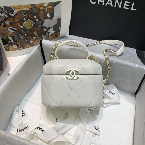 Handbag  Chanel AS2630 size 16.5 15.5 11.5 cm