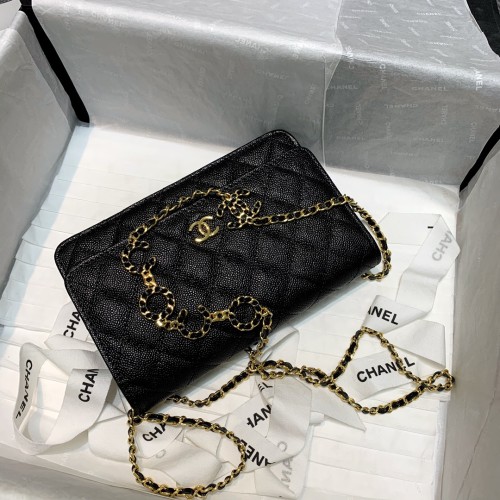  Handbag   Chanel   81152  size  19 cm