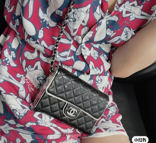 Handbag  Chanel  size 9*13*4 *cm