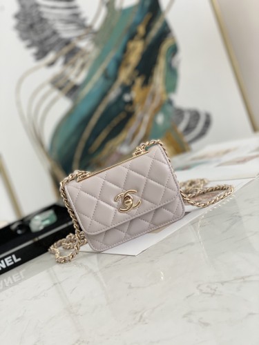  Handbag  Chanel  82768  size  12.5 2.5 9 cm