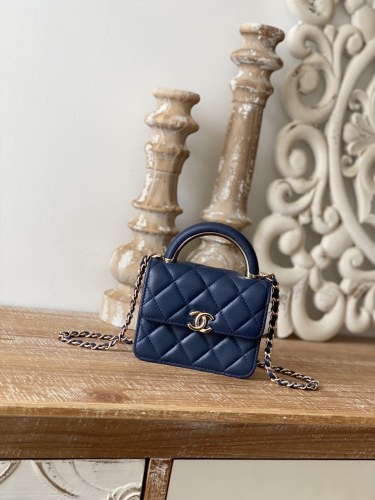 Handbag  Chanel 81209 size 12.5 cm
