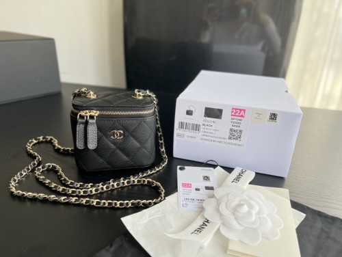  Handbag  Chanel size 8.5cmx11cmx7 cm