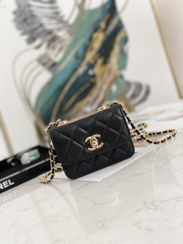  Handbag  Chanel 82768  size  12.5 2.5 9 cm