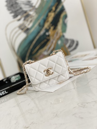  Handbag  Chanel 82768 size 12.5 2.5 9 cm