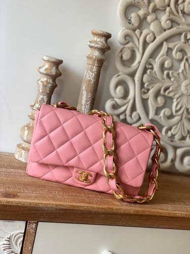  Handbag  Chanel  3215  size  18*27*8 cm