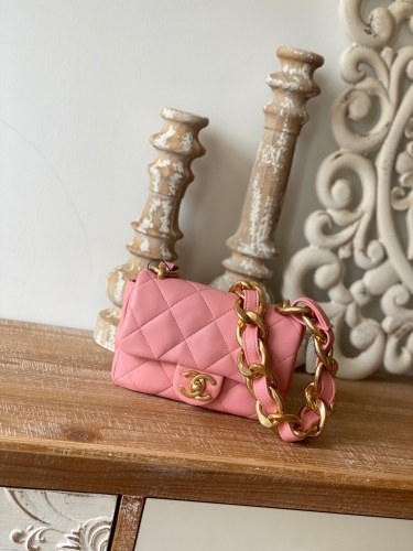  Handbag  Chanel  3213  size  13*17*6 cm
