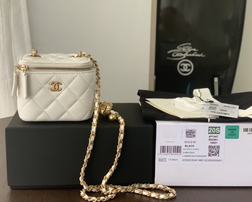  Handbag   Chanel  size 8.5cmx11cmx7 cm