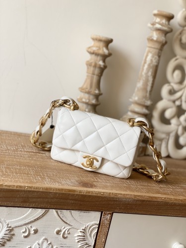  Handbag   Chanel 3213  size 13*17*6 cm