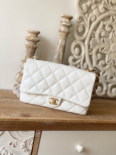  Handbag   Chanel  3215  size  18*27*8 cm
