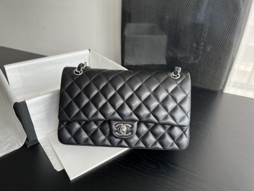 Handbag   Chanel  size   28 cm