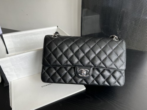 Handbag   Chanel  size 28 cm 