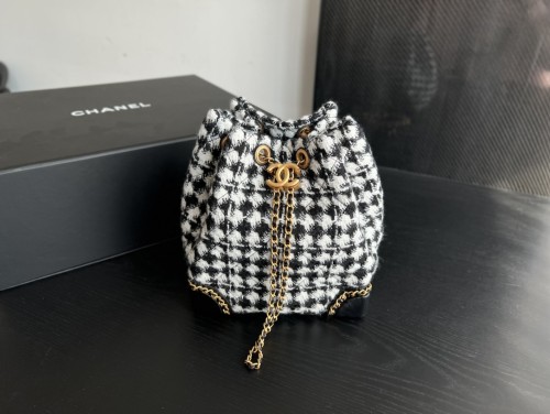  Handbag   Chanel  AS3639  size  18cmx19.5cmx14 cm 