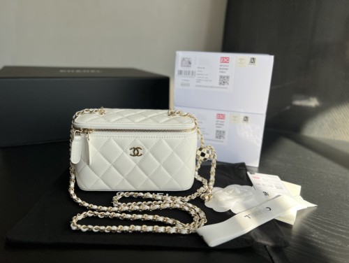 Handbag  Chanel AP2303  size  17cmx9.5cmx8 cm
