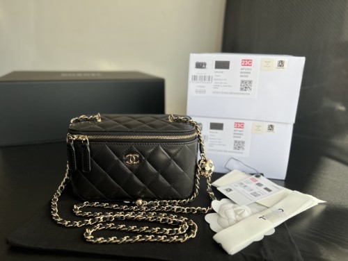 Handbag  Chanel  AP2303  size 17cmx9.5cmx8 cm