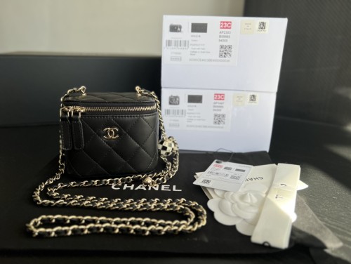 Handbag  Chanel  A1447  size  8.5cmx11cmx7 cm