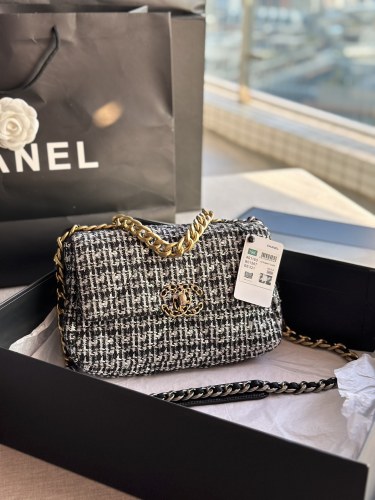  Handbag   Chanel AS1161  size  30 CM