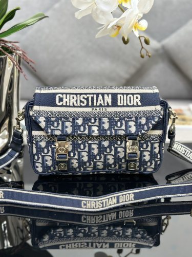 Handbag   Dior  M1241  size  23 x 15 x 8  cm