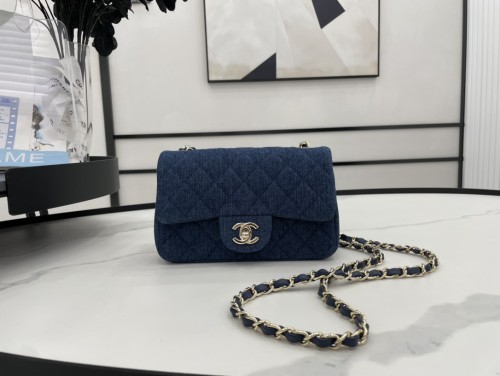 Handbag   Chanel  size  20 cm